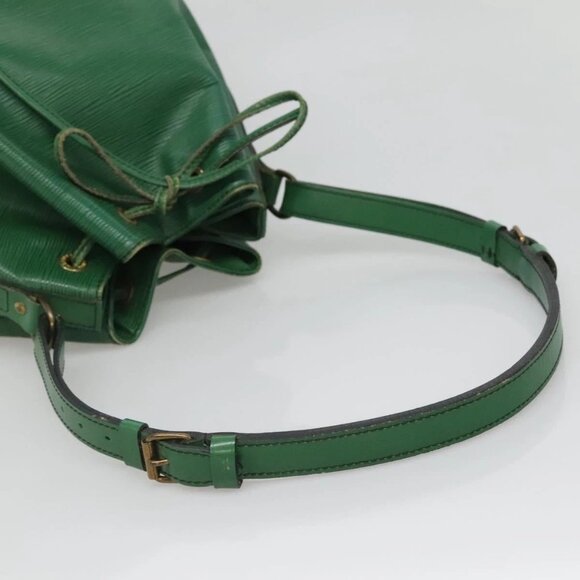 LOUIS VUITTON Epi Noe Shoulder Bag Green - Picture 6 of 15